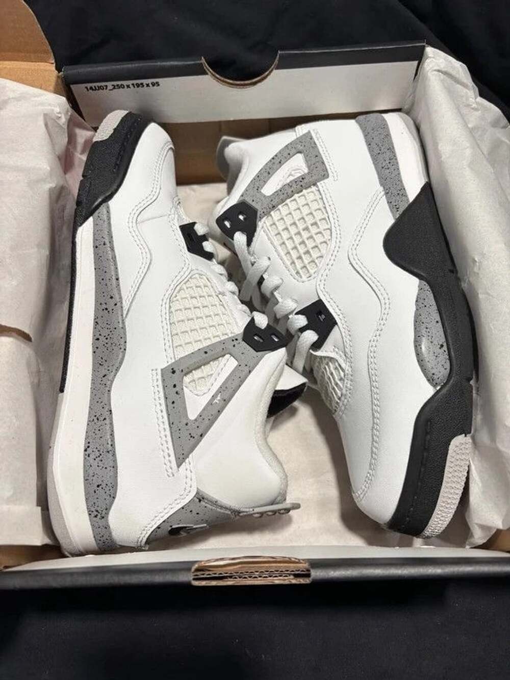 Jordan 4 White Cement 2y